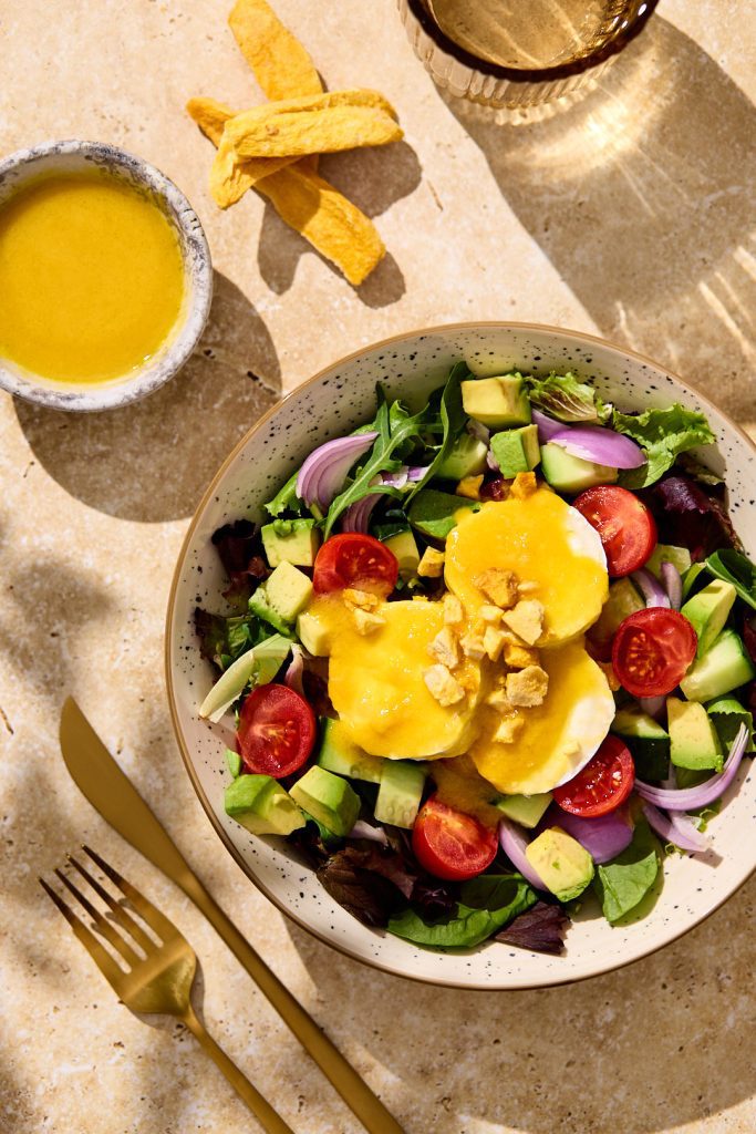 Salad with mango sauce - gastronomic photography Madrid